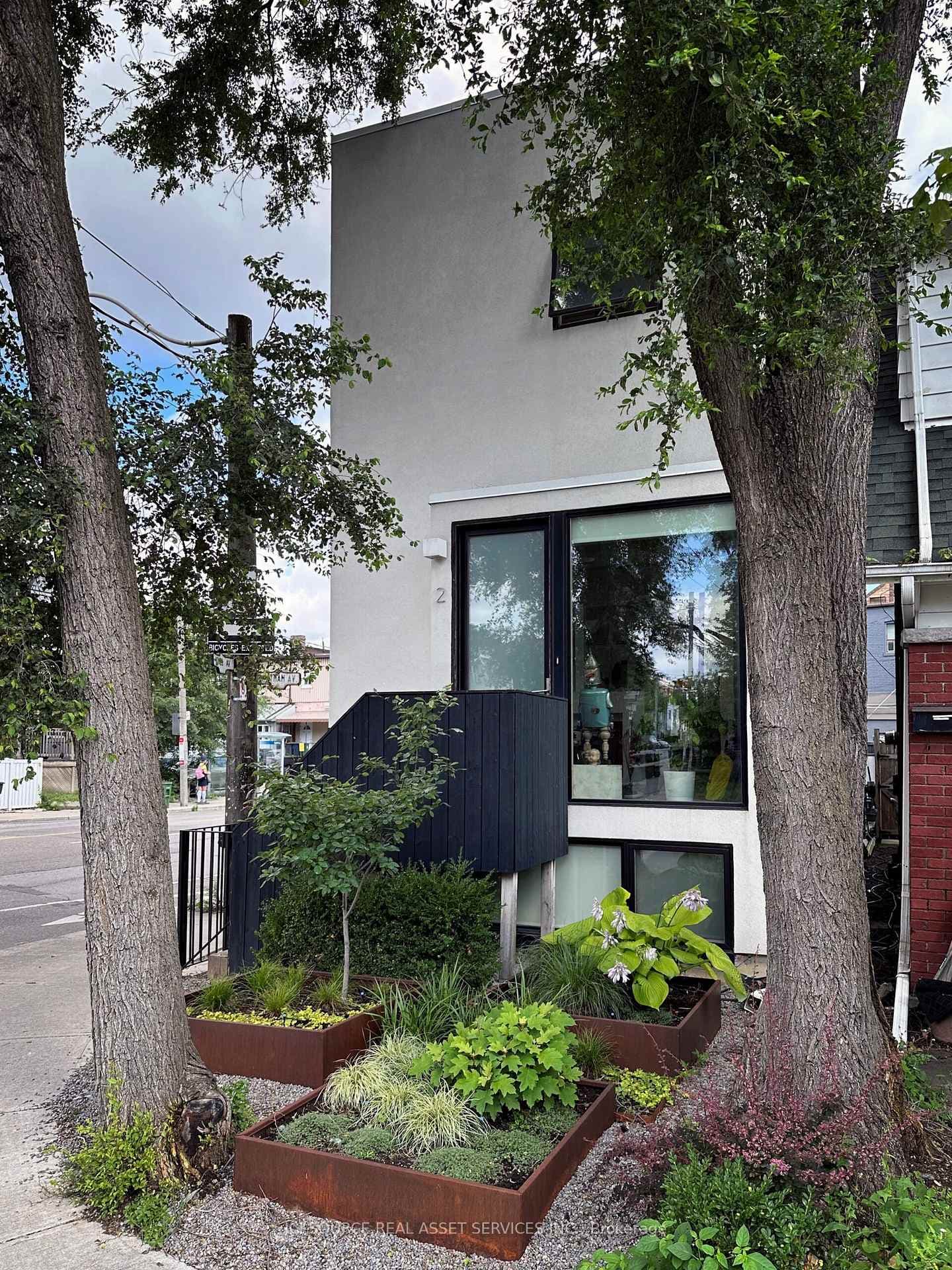 2 Chatham Avenue photo 2