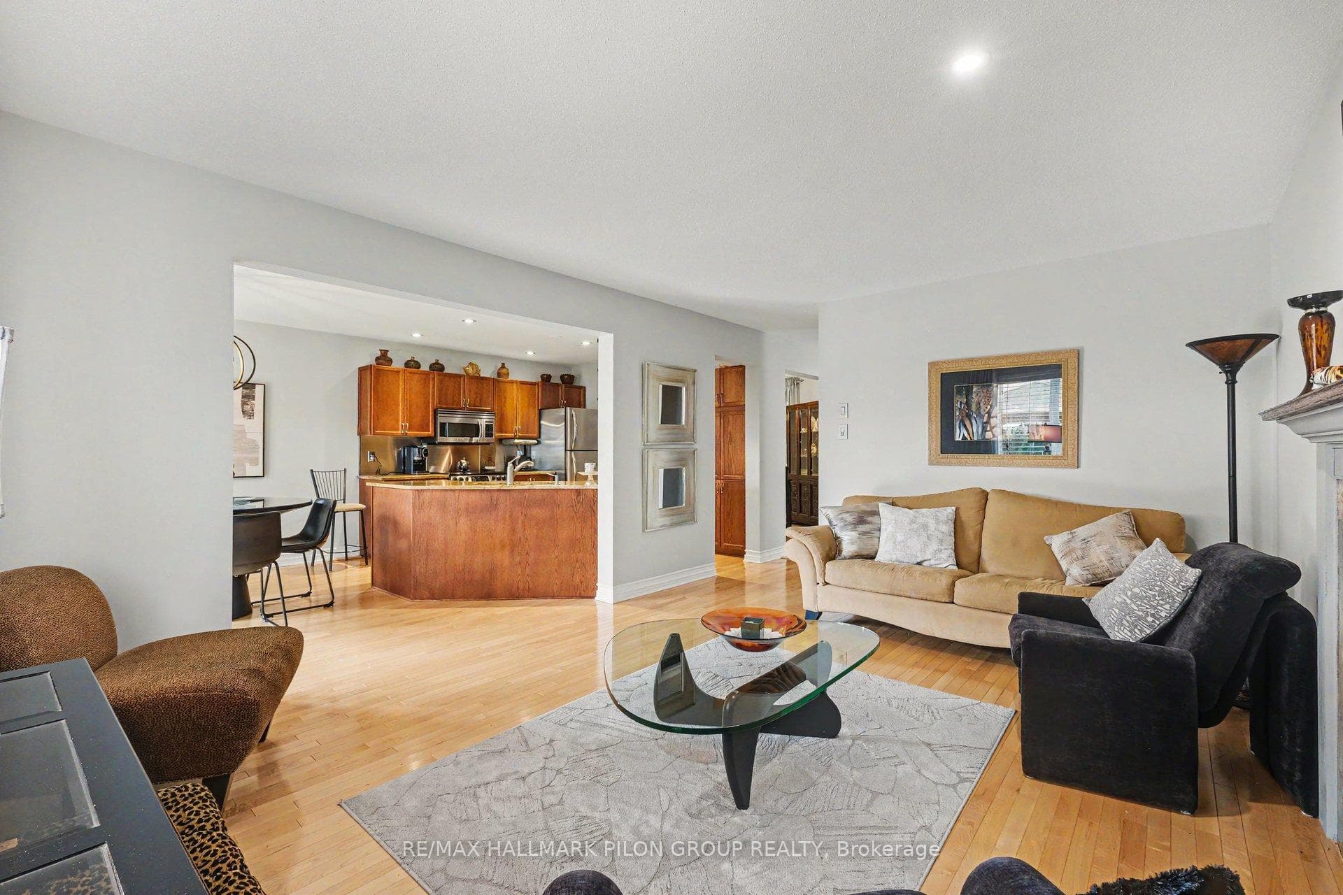1466 Shawinigan Street photo 5
