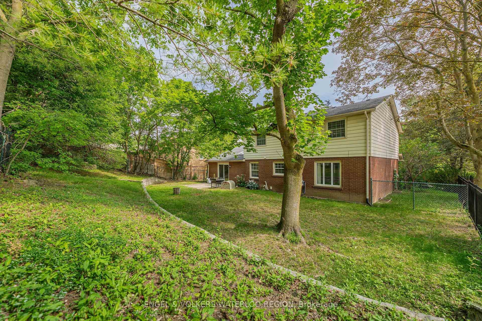 256 Shakespeare Drive photo 39