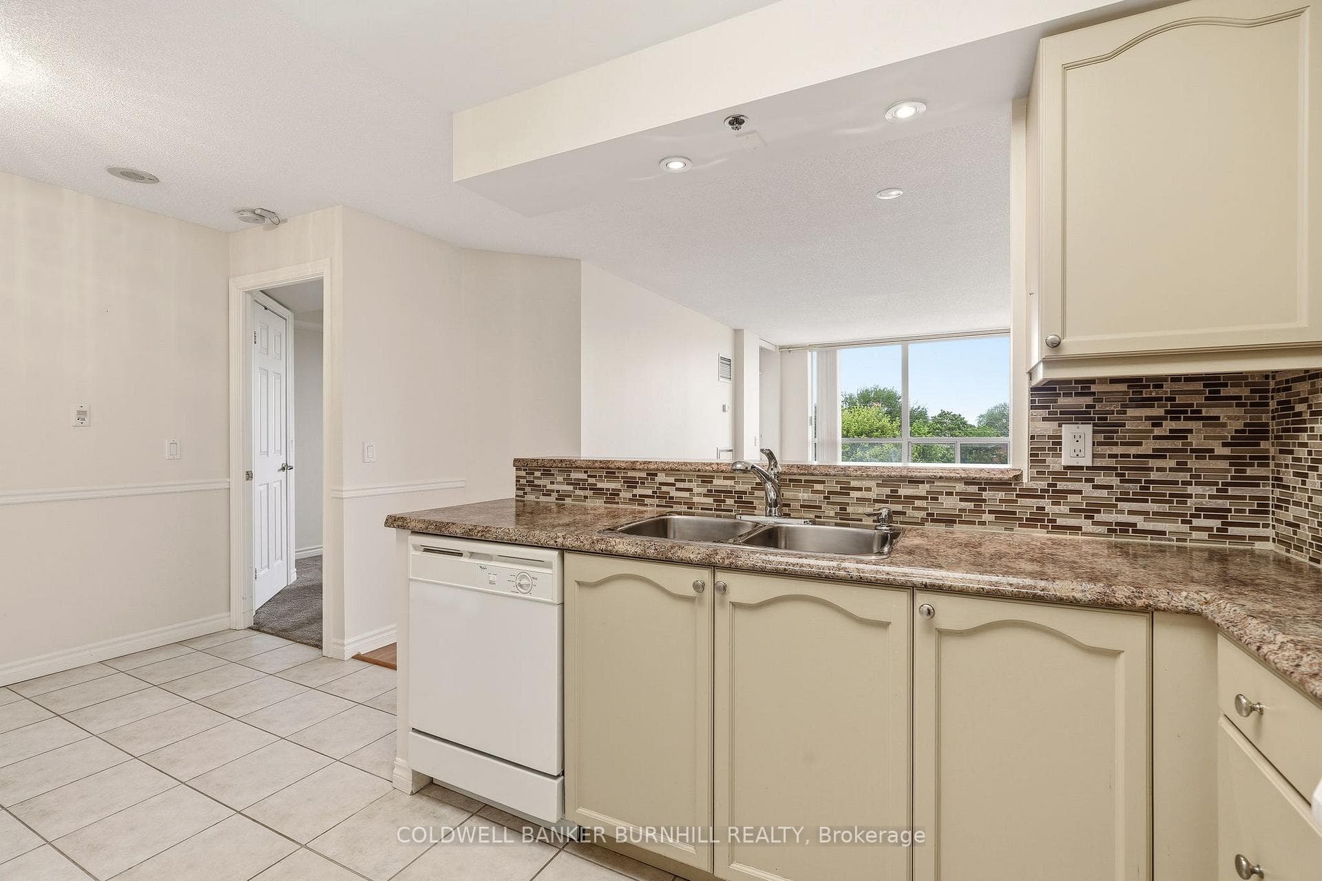 100 BURLOAK Drive Unit 1415 photo 8