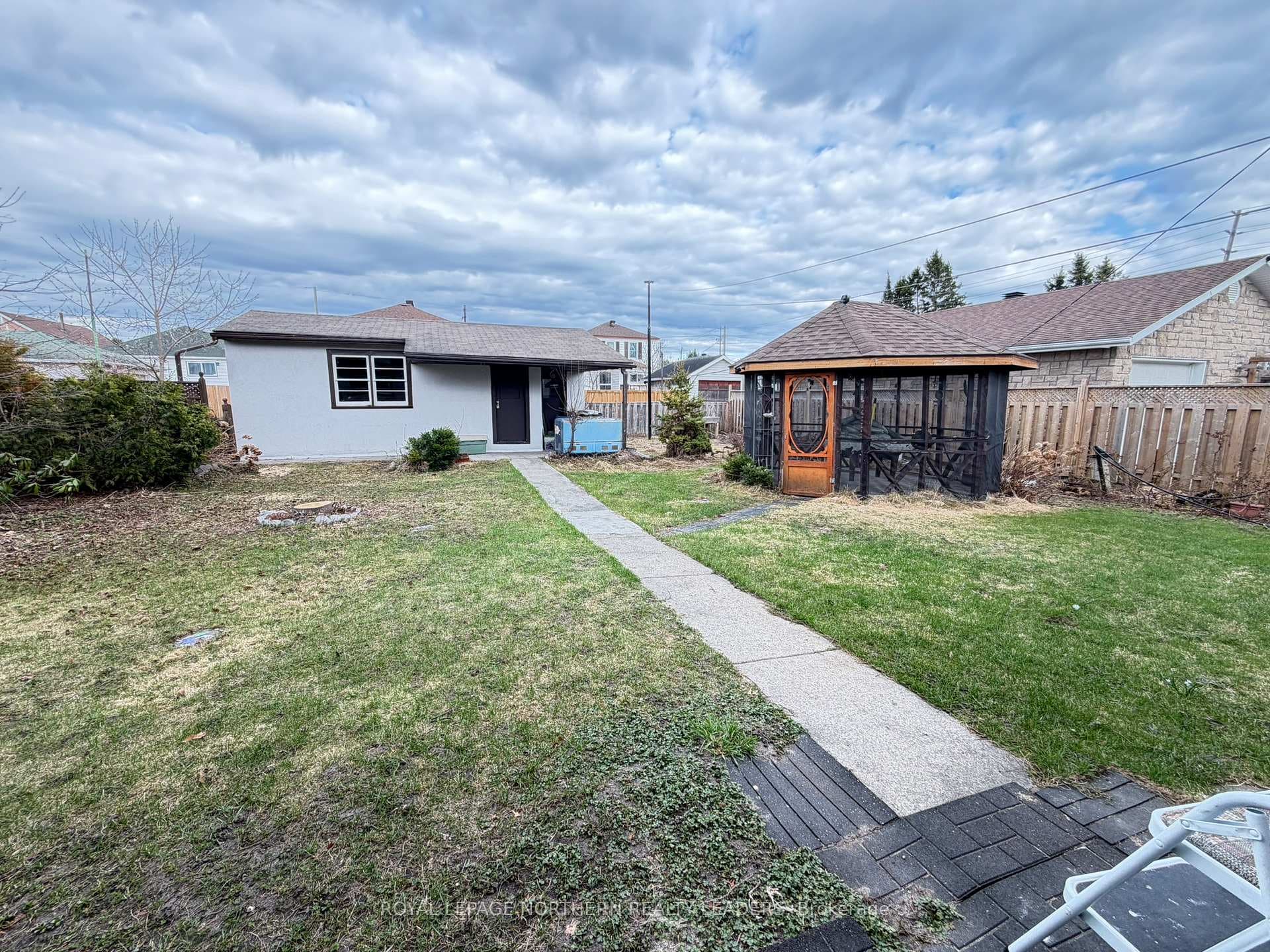424 Maple Street photo 28
