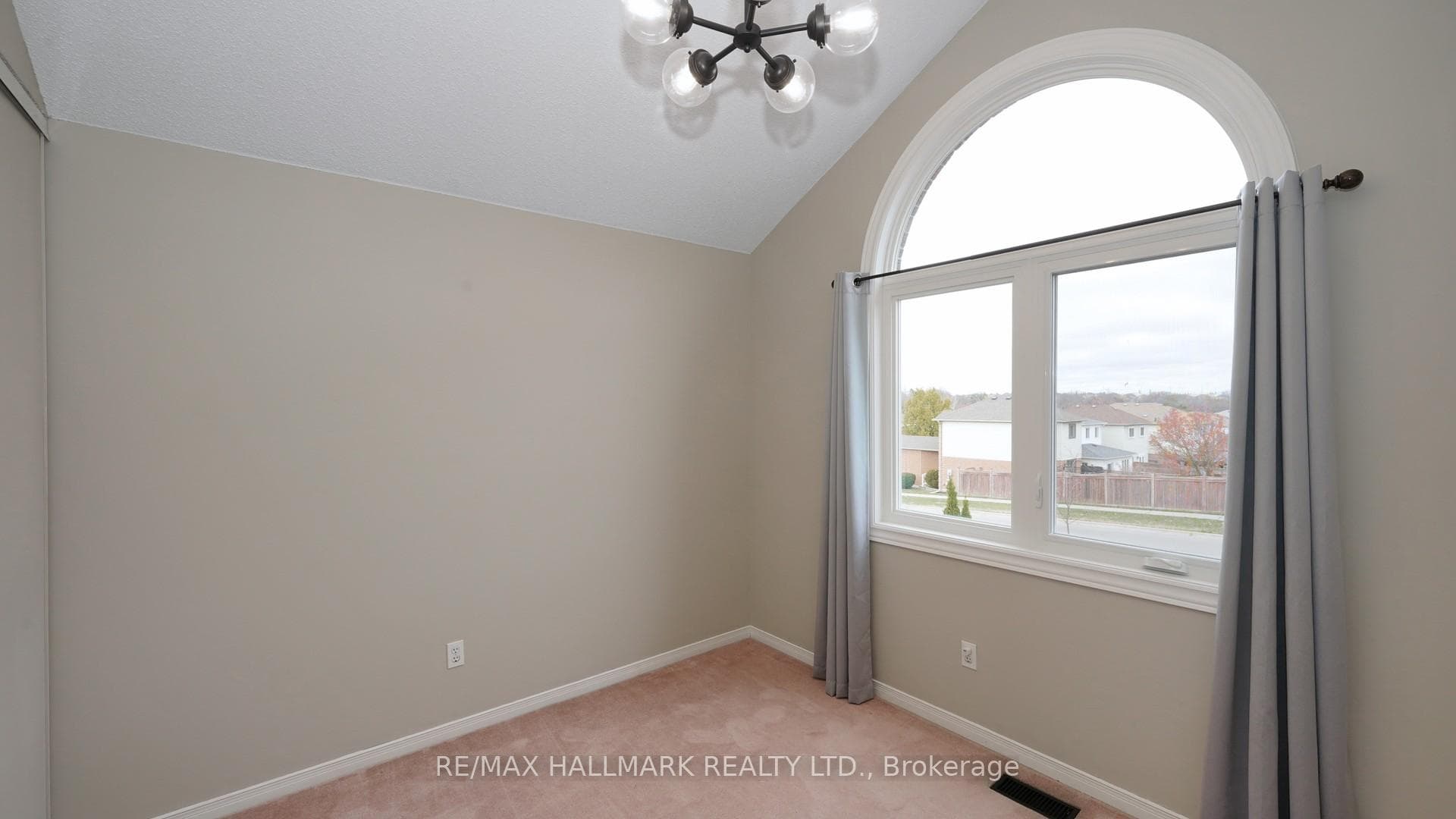 1035 Beatrice Street photo 29