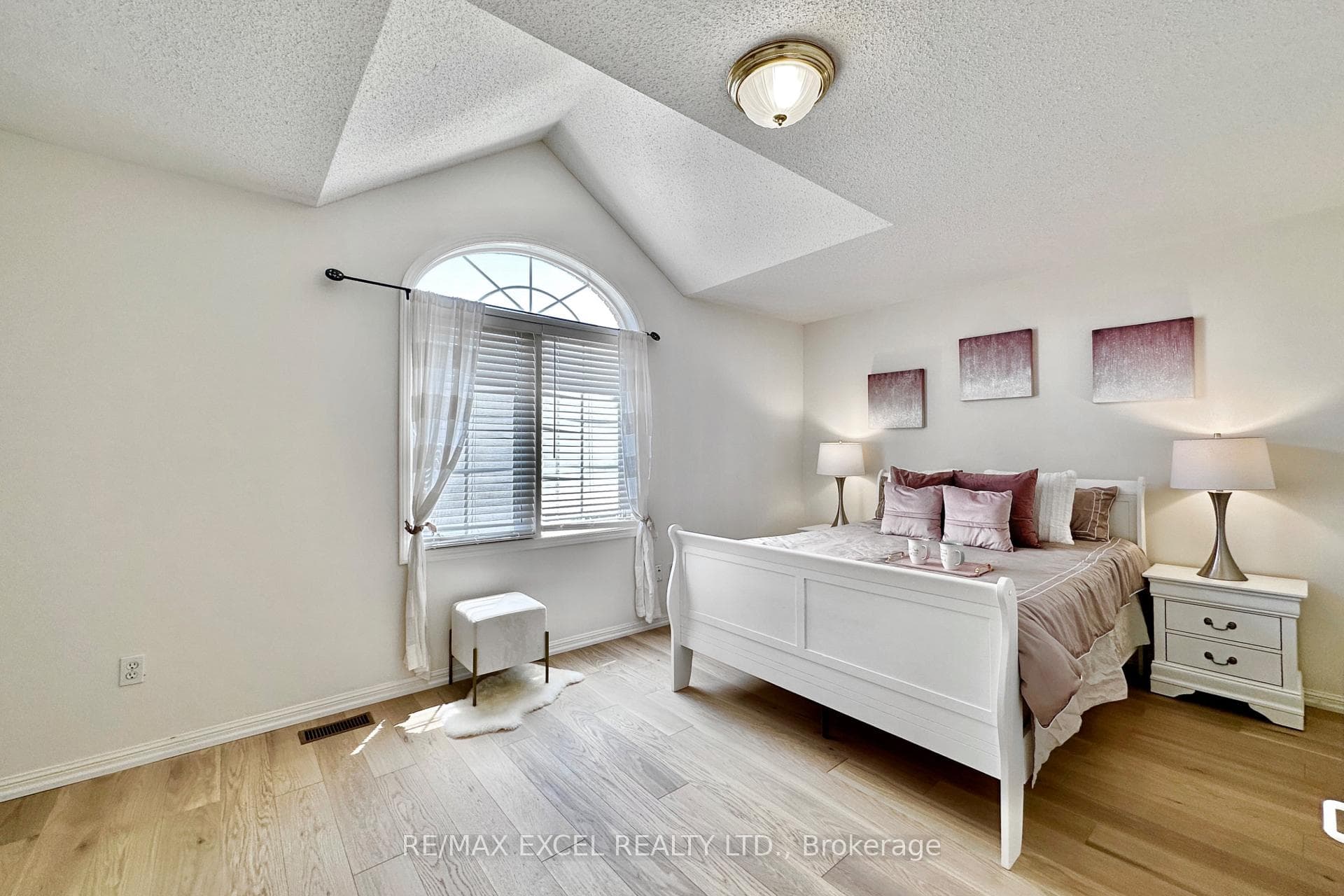 102 Castlemore Avenue photo 34