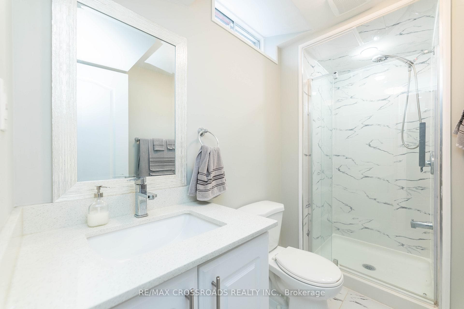 3 pcs shower in bsmt
