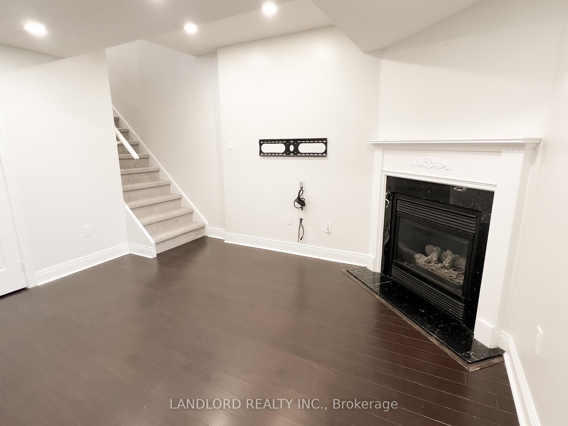 33 Benson Avenue photo 23