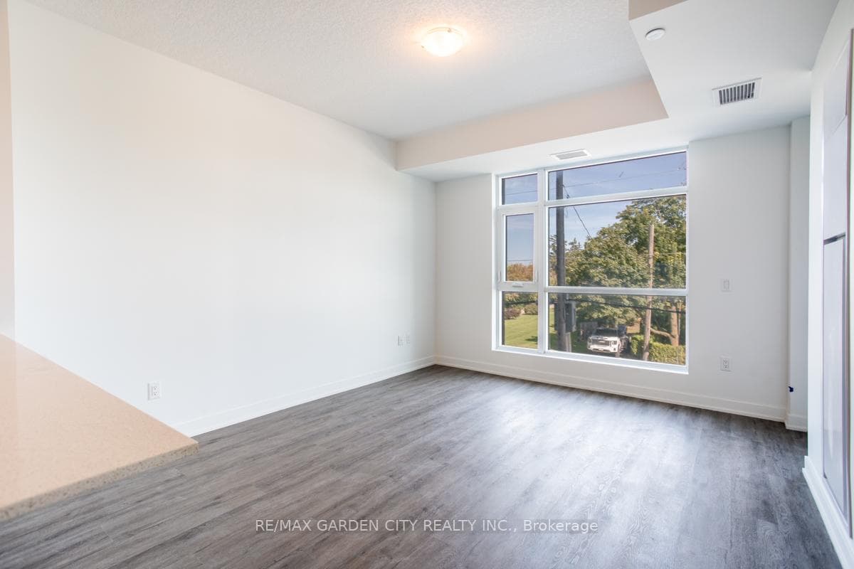 600 North Service Road Unit 216 photo 9