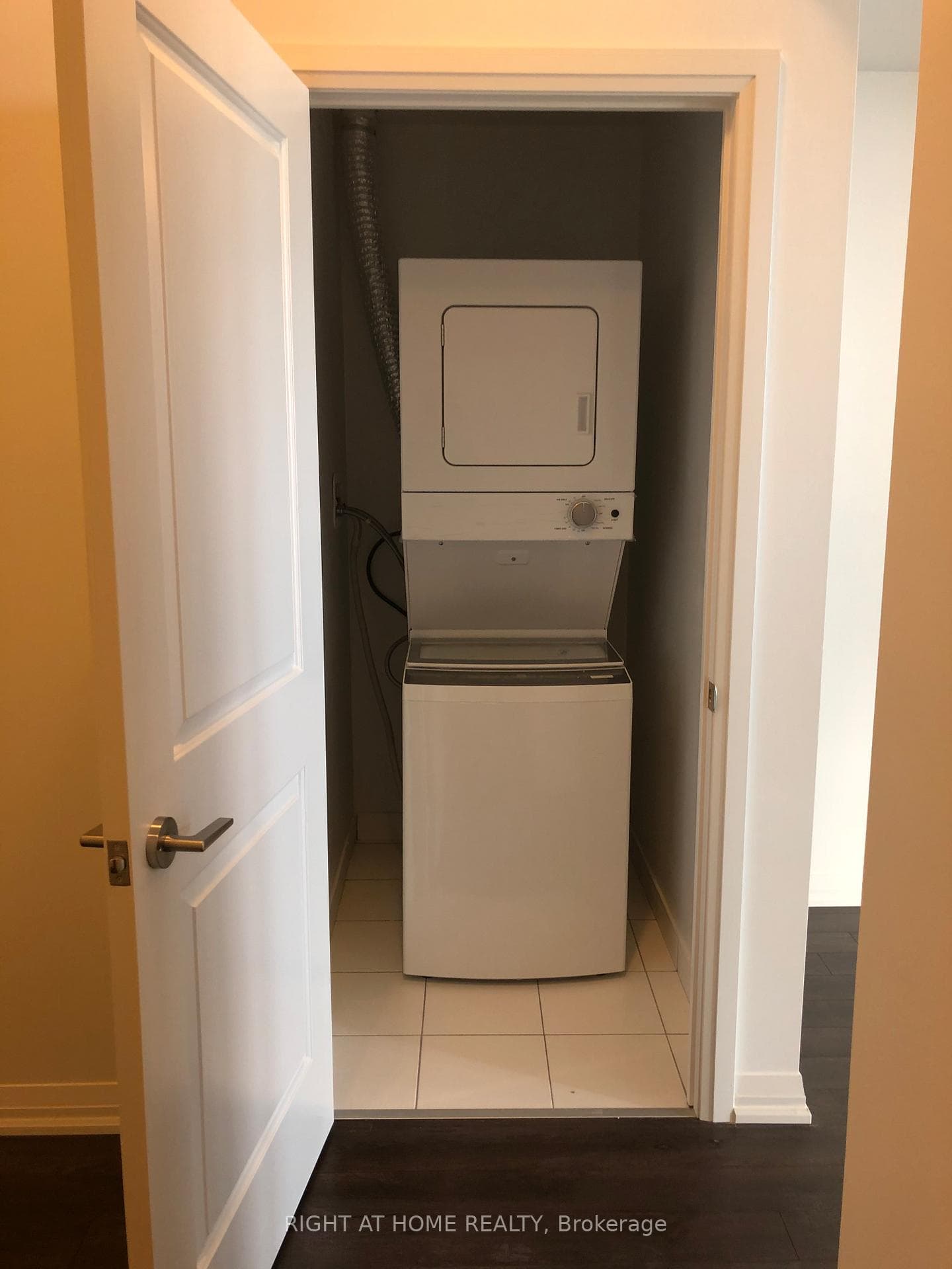 30 Meadowglen Place Unit 2708 photo 5