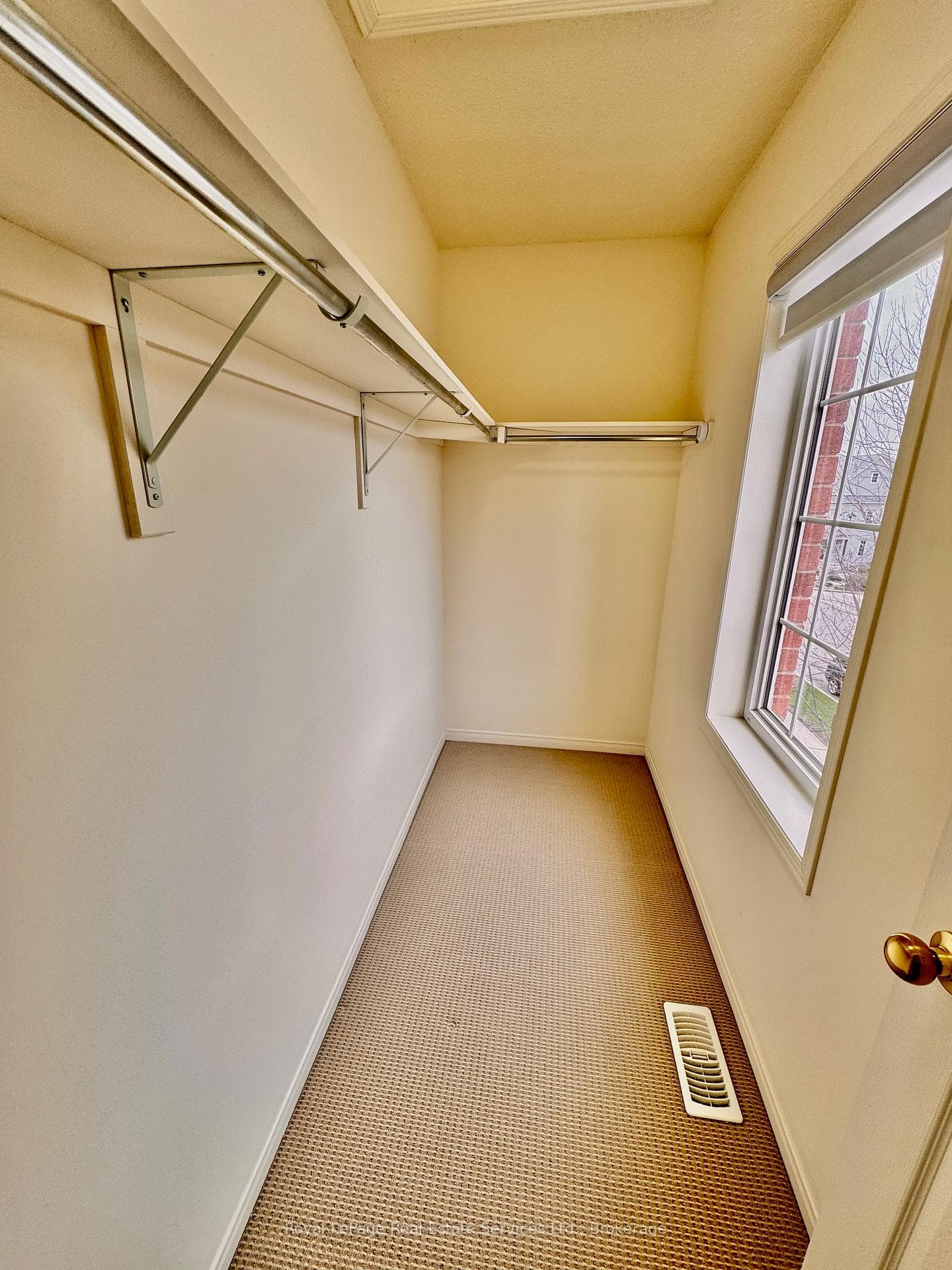 97 Georgian Drive Unit 27 photo 10