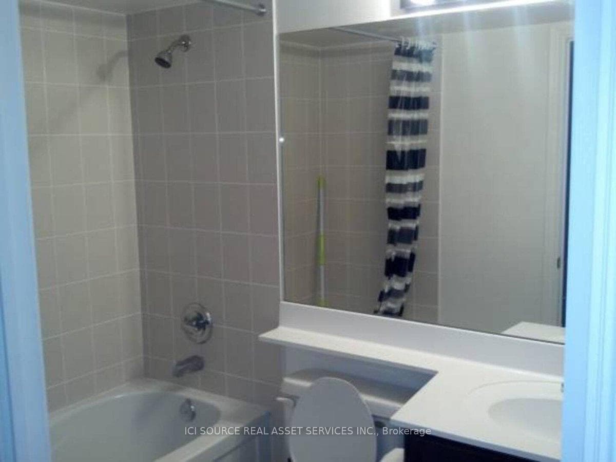 70 Town Centre Court Unit 3305 photo 6