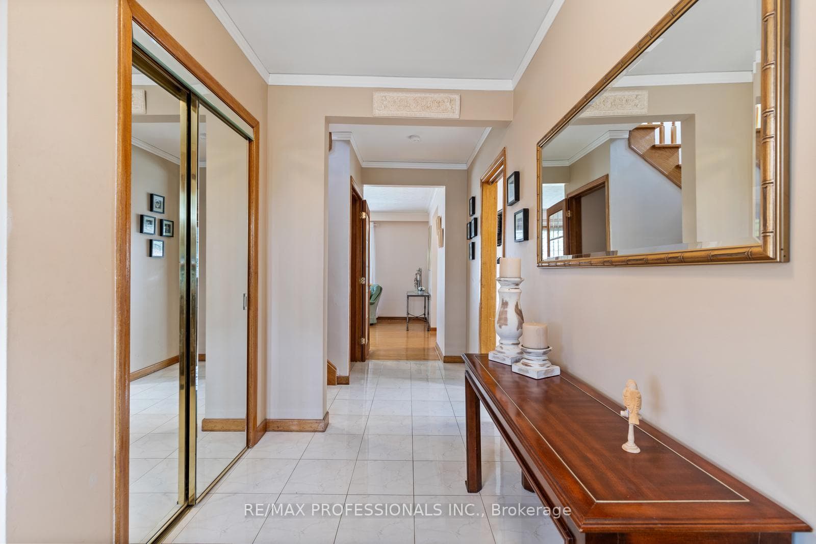 426 Renforth Drive photo 5