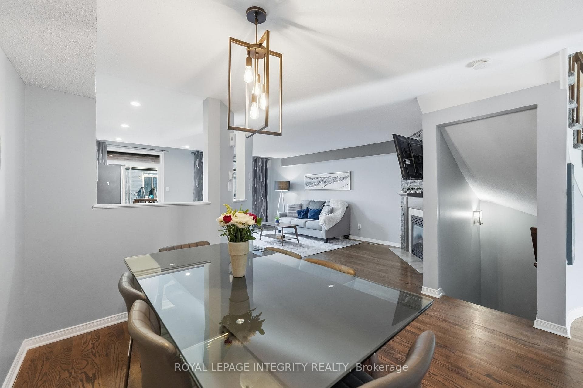 300 Rolling Meadow Crescent photo 6