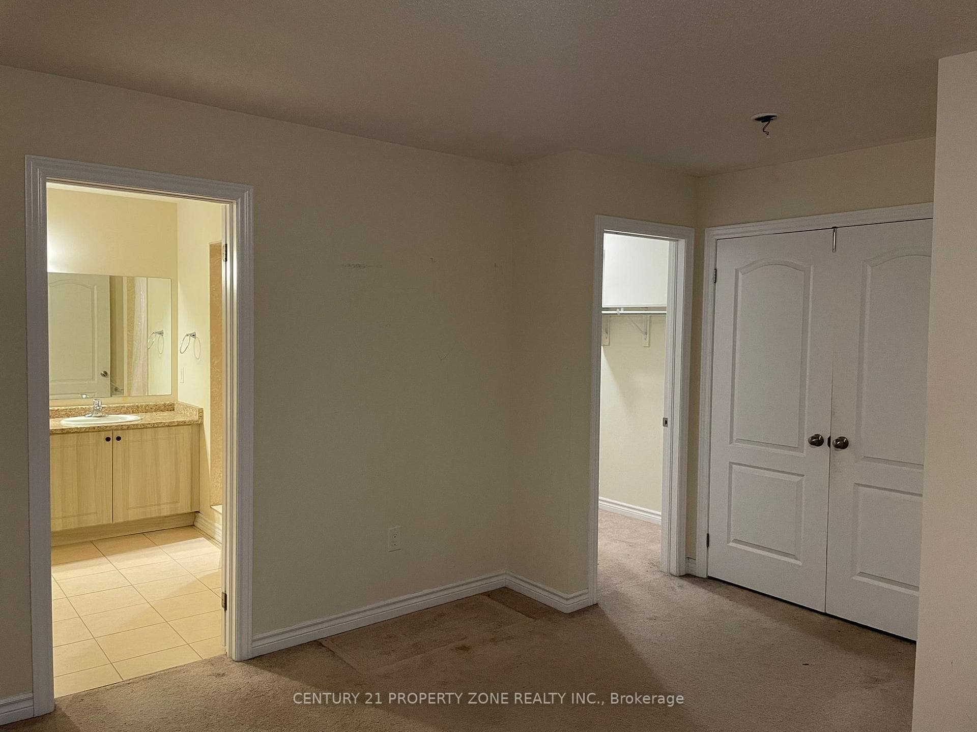 8 Hamilton Court photo 12