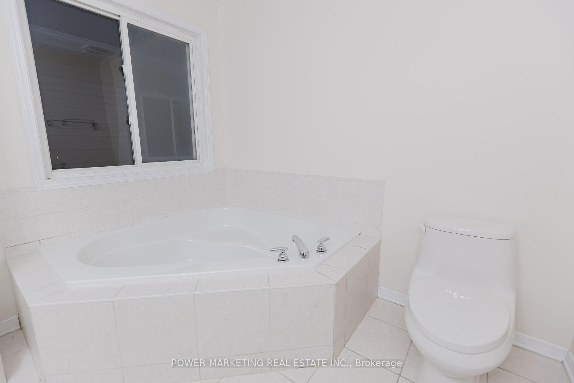 318 Rustic Hills Crescent photo 23