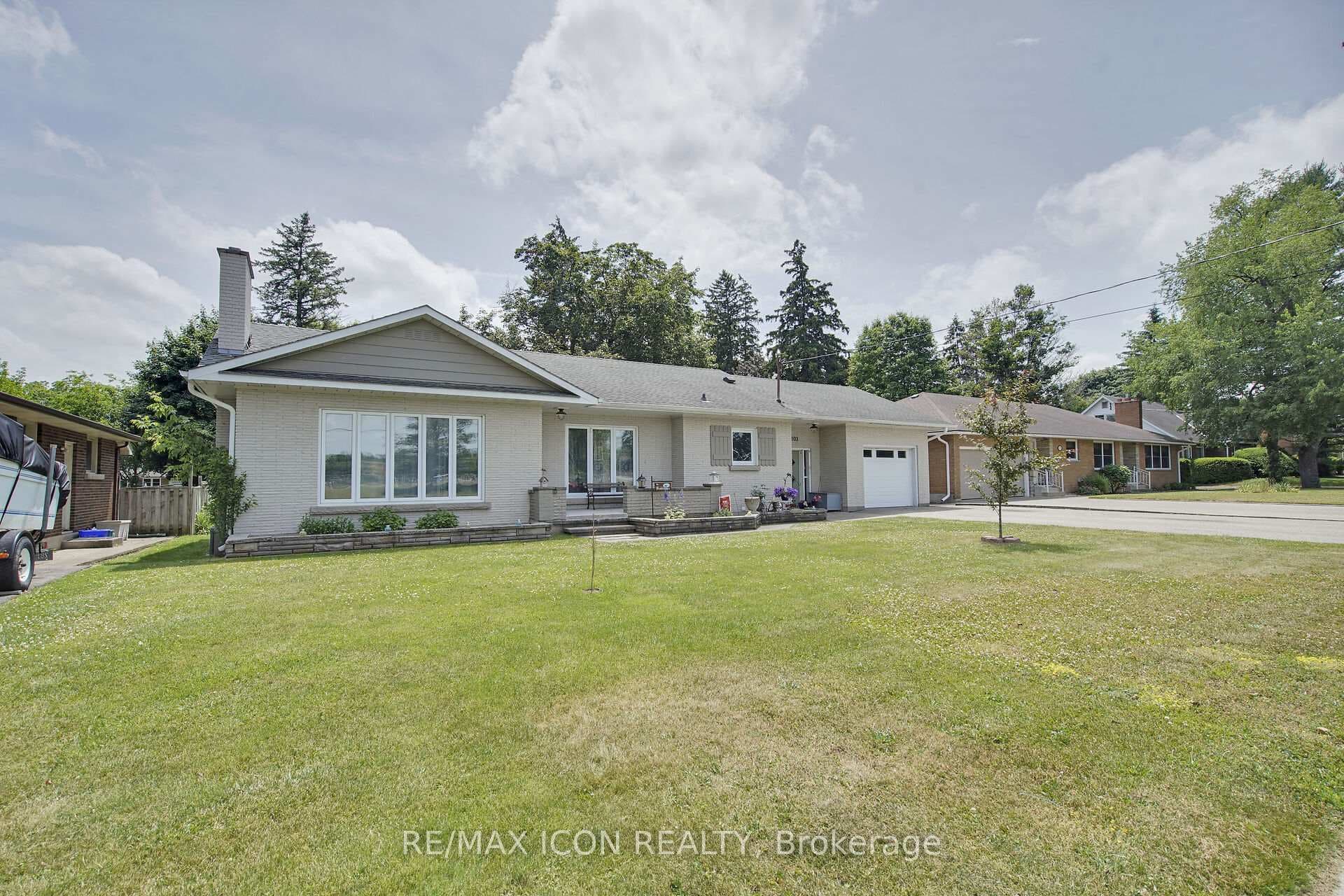 103 Brock Street photo 5
