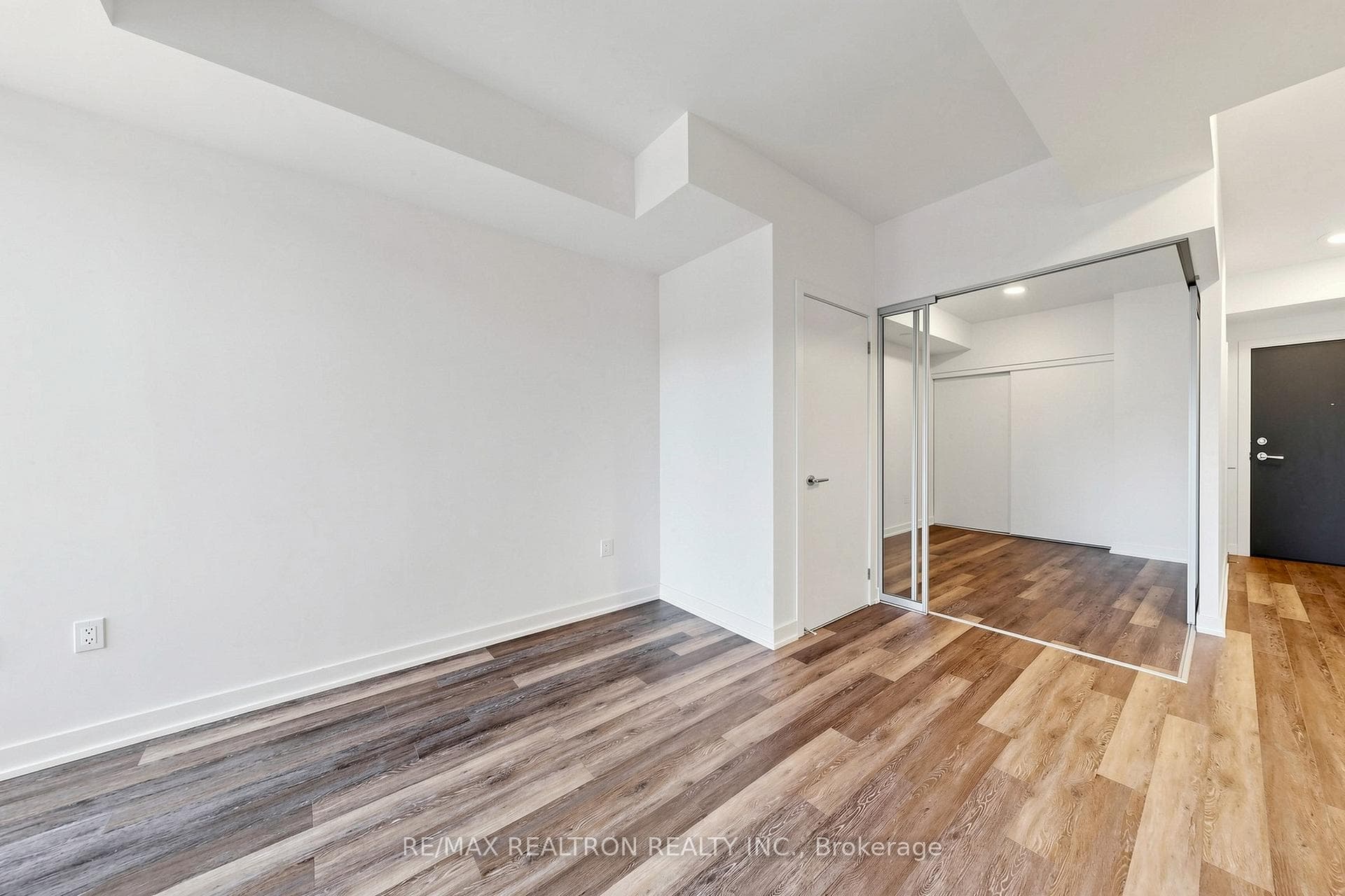 250 Lawrence Avenue Unit 701 photo 25