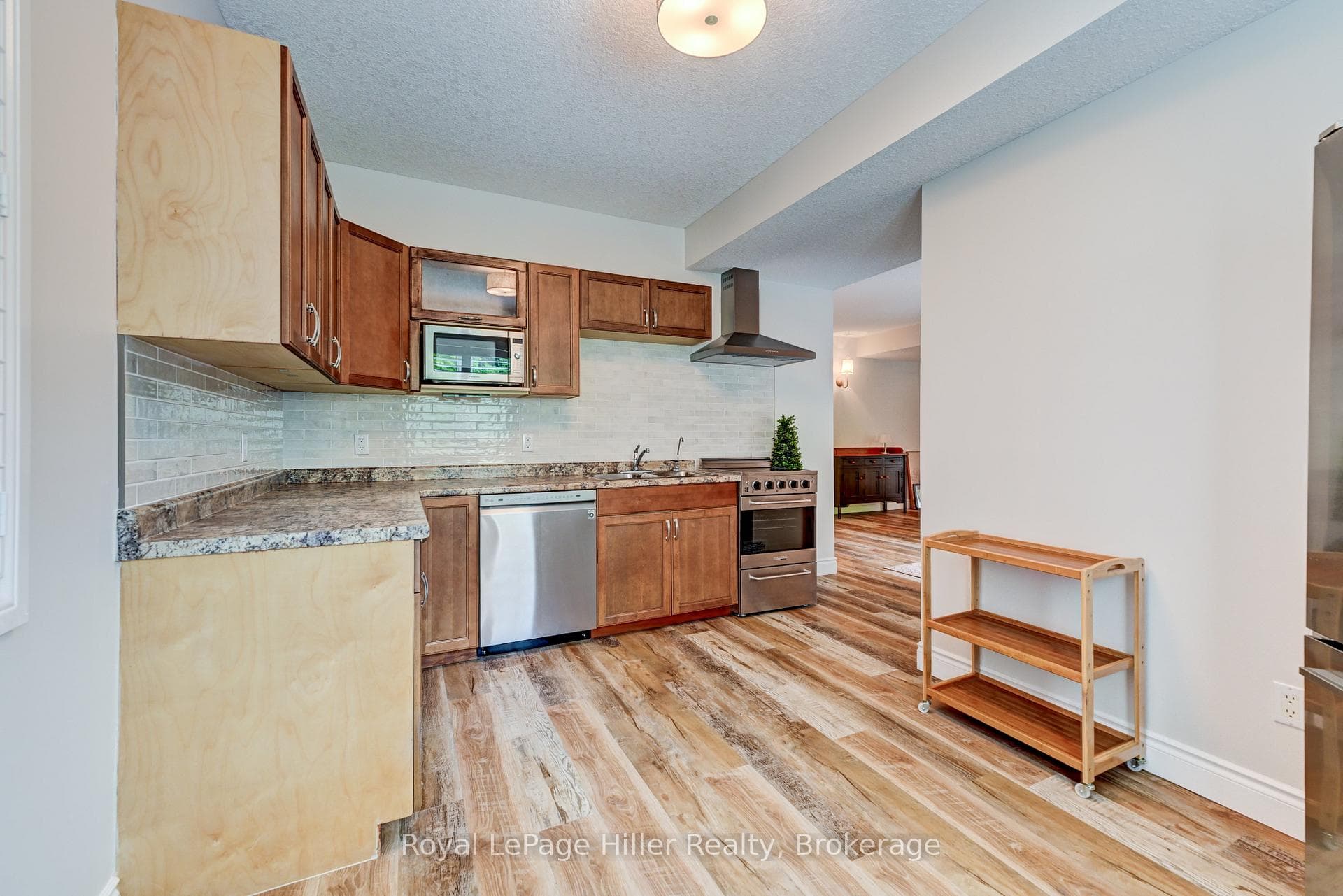95 Sir Adam Beck Road photo 33