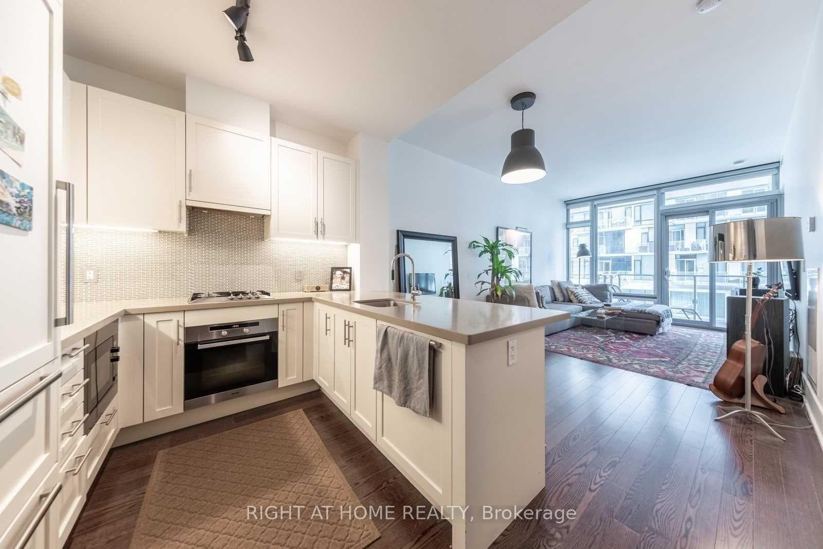 39 Queens Quay Unit 321 photo 4