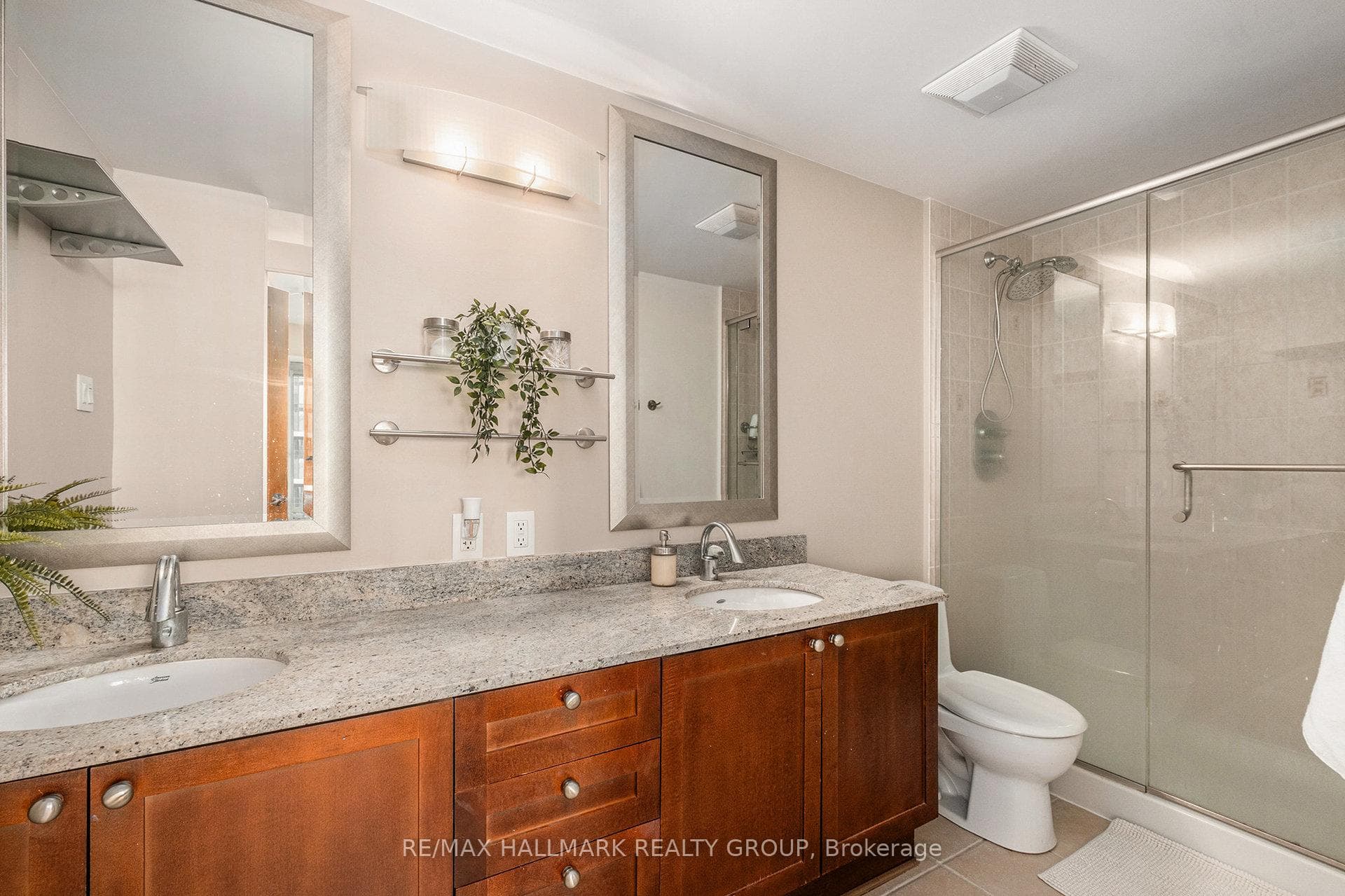 445 Laurier Avenue Unit PH#4 photo 32