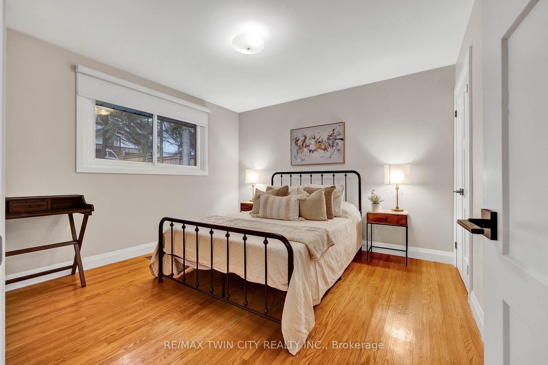 173 PINEGROVE Crescent photo 14