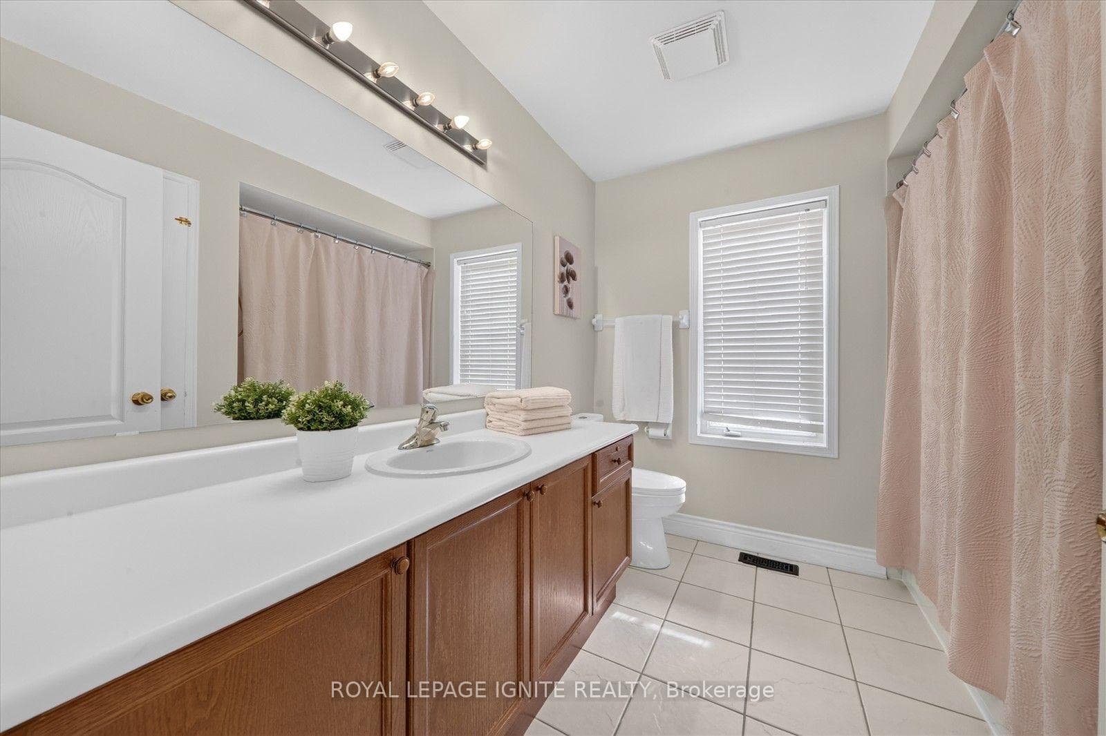 57 Armitage Crescent photo 34