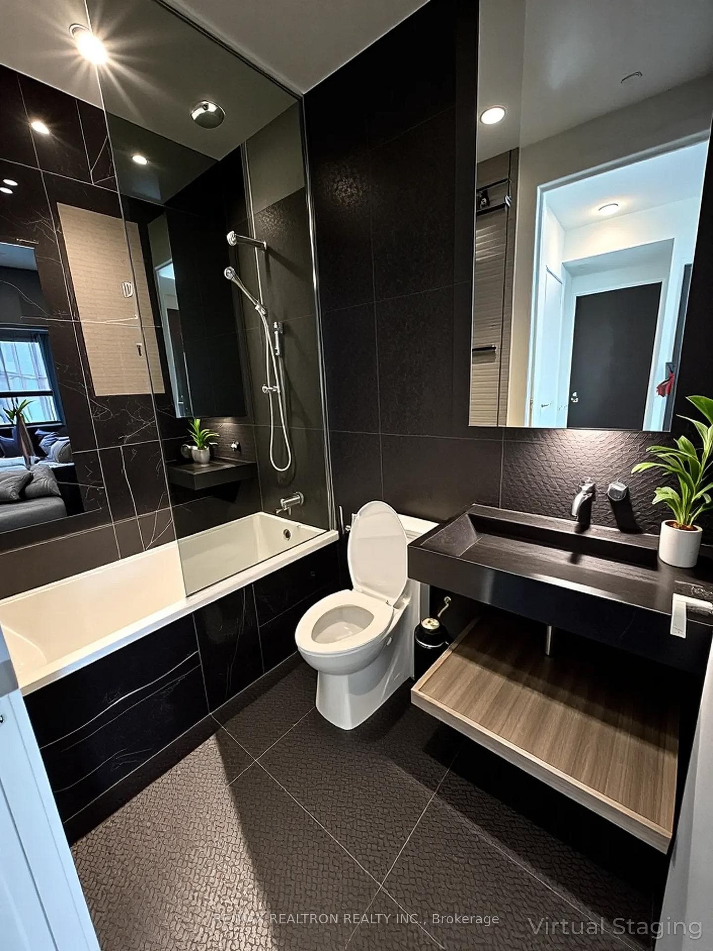 11 Yorkville Avenue Unit 5804 photo 6