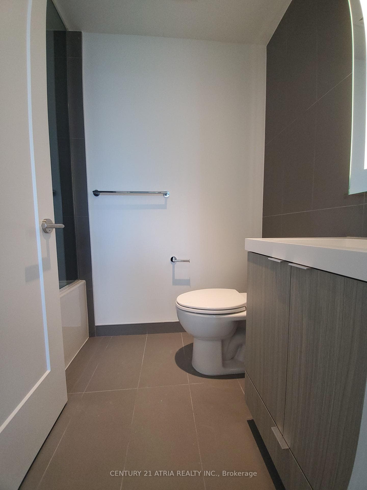575 Bloor Street Unit 2108 photo 4