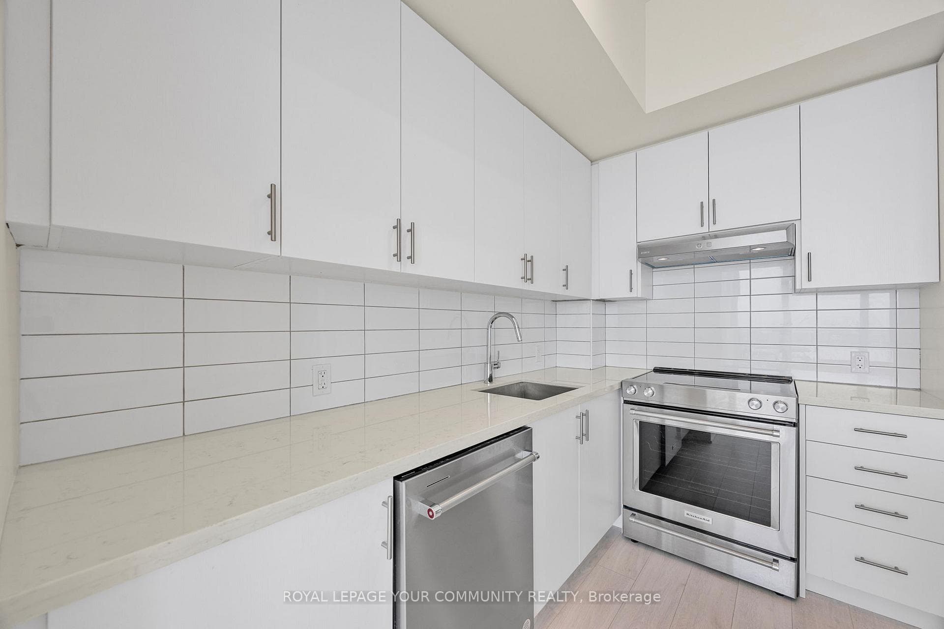 9000 Jane Street Unit 2524 photo 24