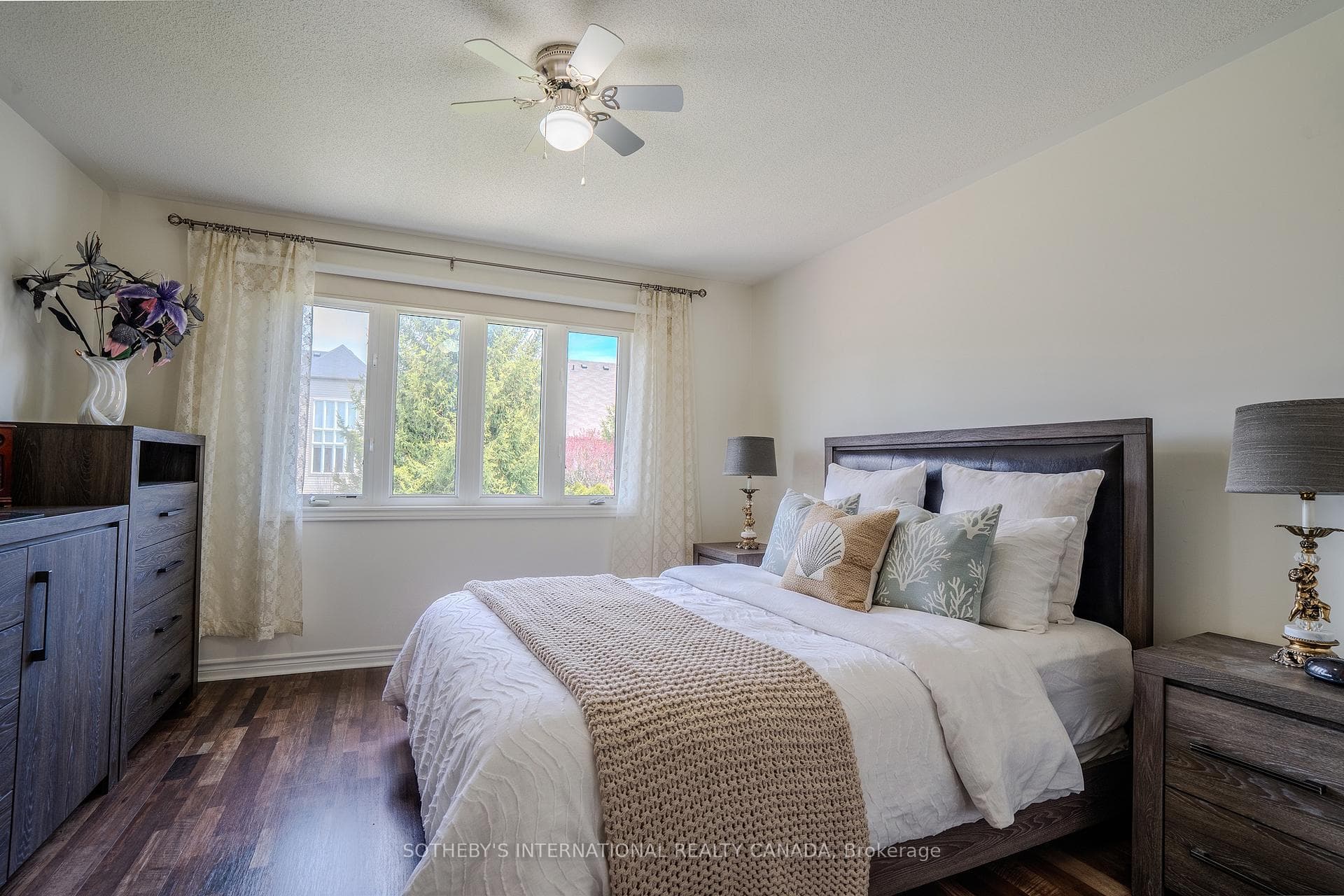 19 Grand Poplar Lane photo 15