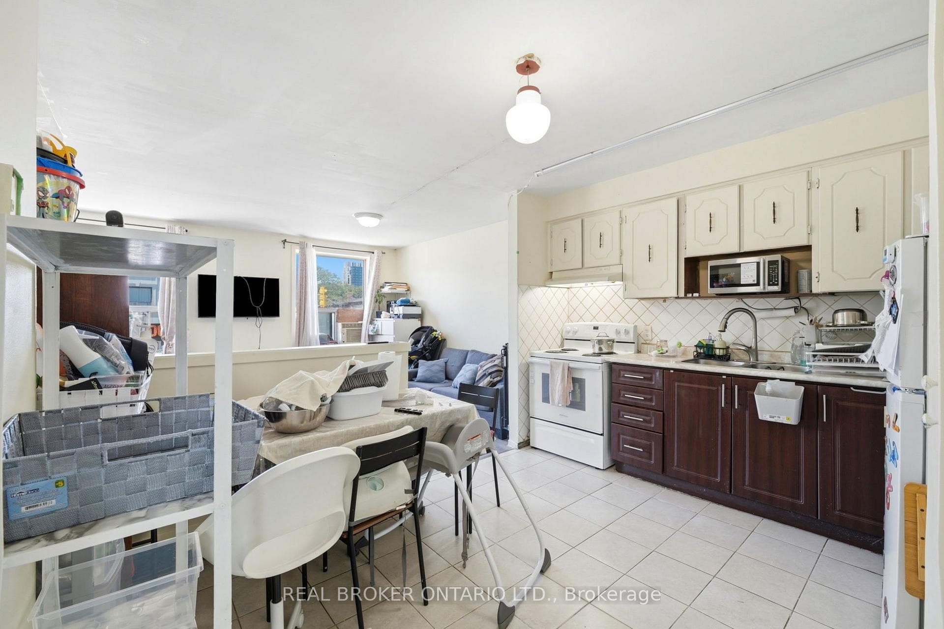 1479 Eglinton Avenue photo 9