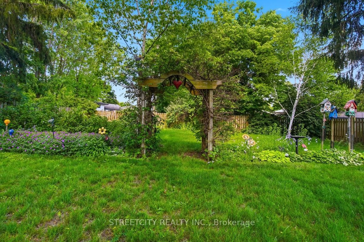 384 Regal Drive photo 33