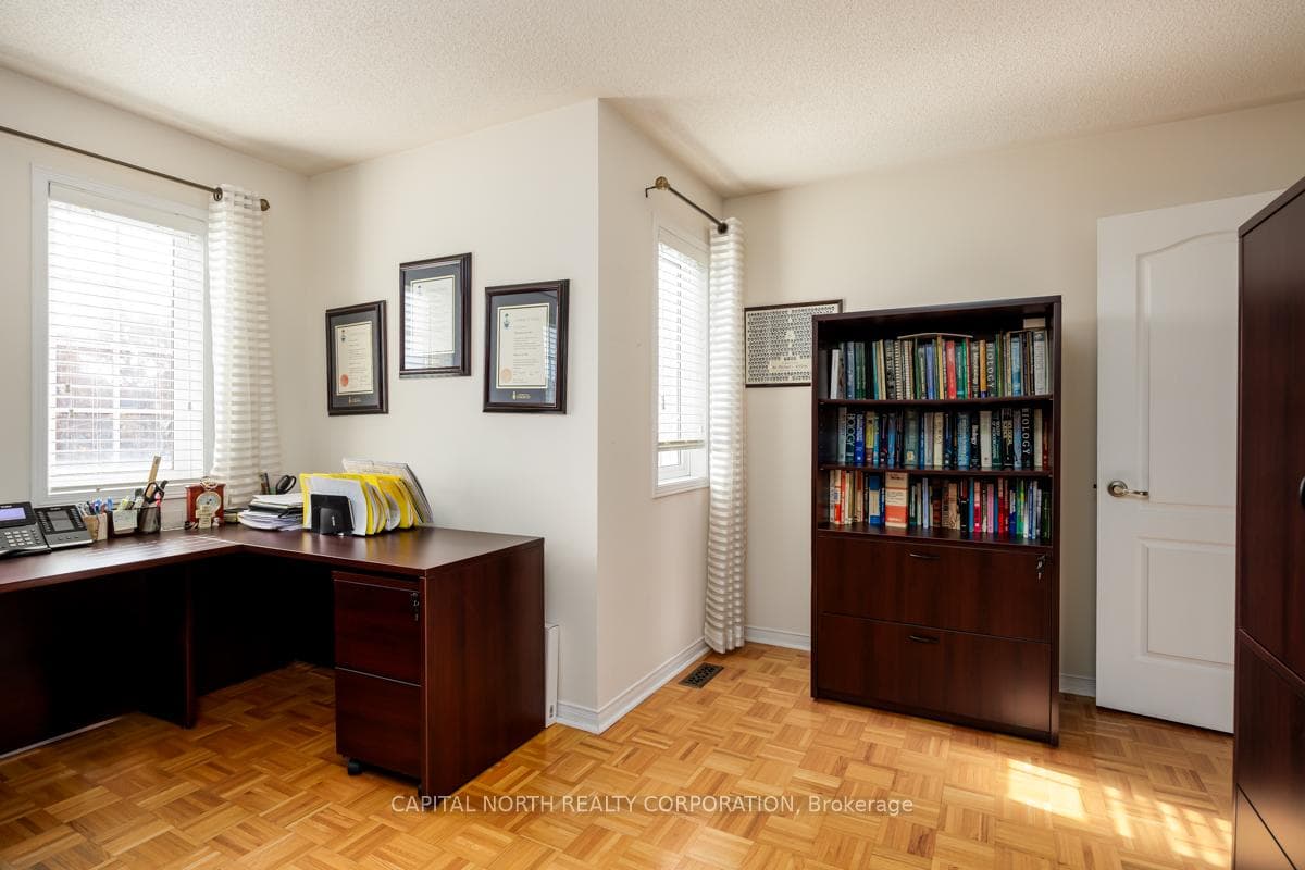 48 Fairlane Crescent photo 24