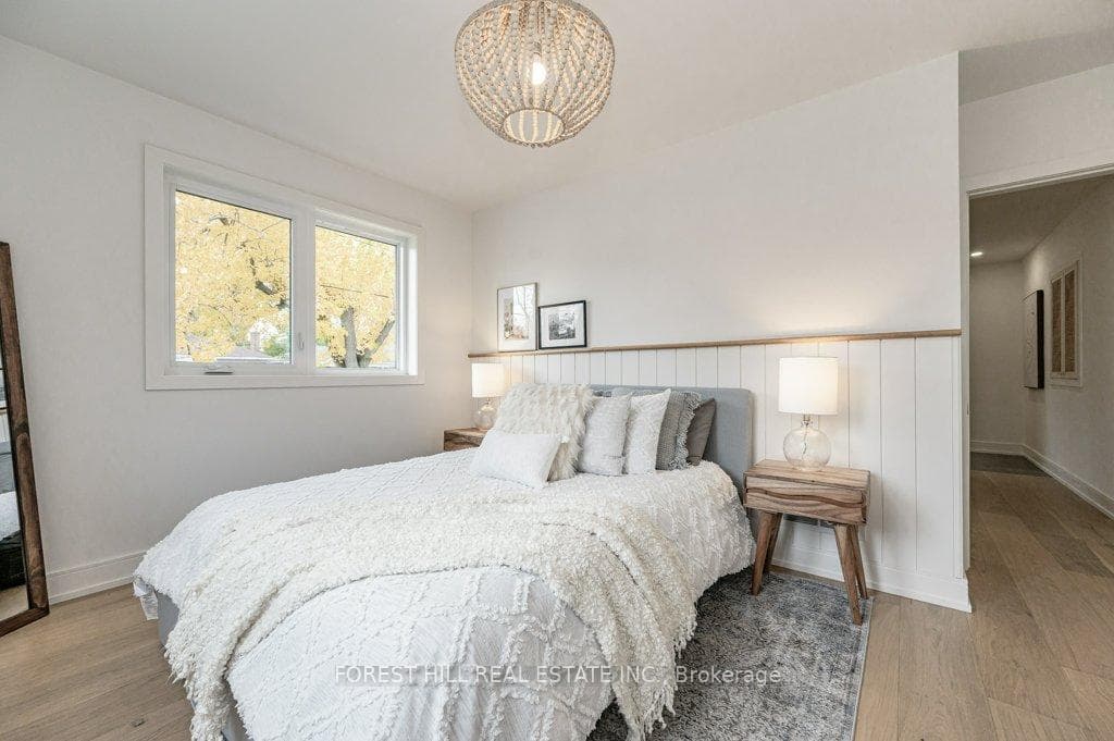 112 Queensway Drive photo 16
