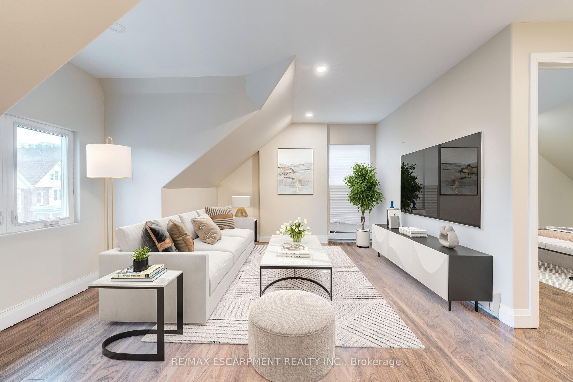 152 Sanford Avenue Unit UPPER photo 8