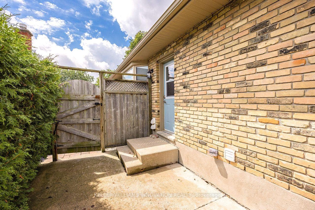 81 Culver Crescent Unit B photo 35