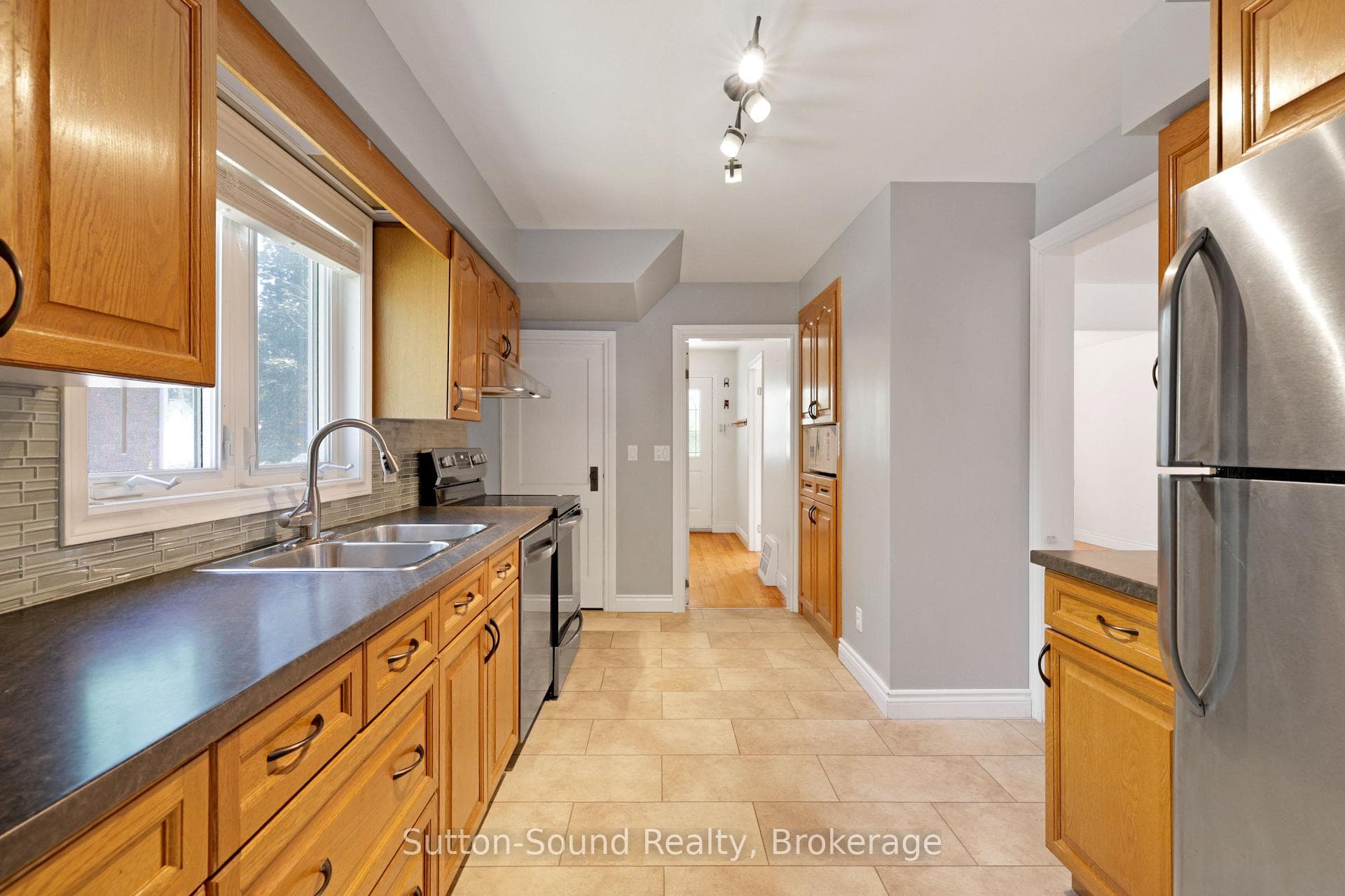 1540 5th Avenue photo 17