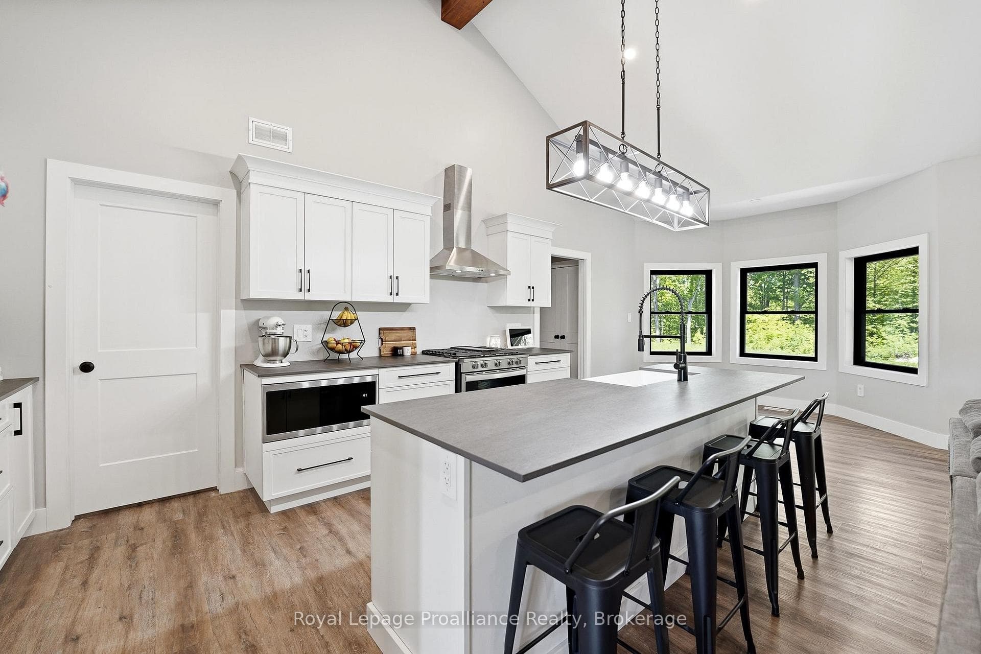 293 Douglas Road photo 15