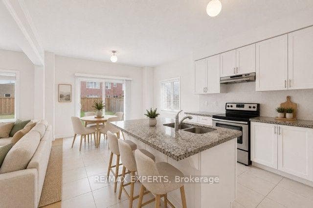 1554 Emberton Way photo 8