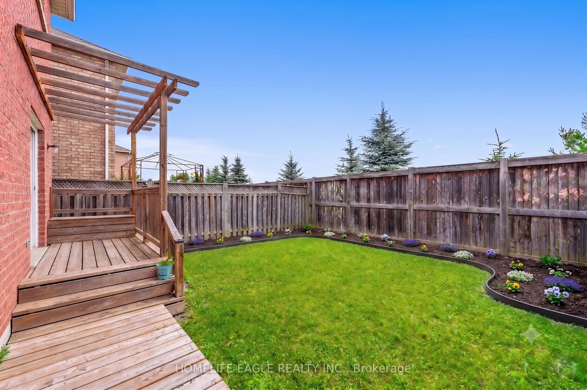 135 Wainscot Avenue photo 20