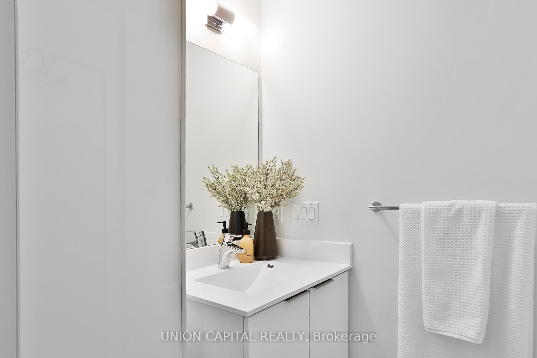 20 Shore Breeze Drive Unit LPH02B photo 9