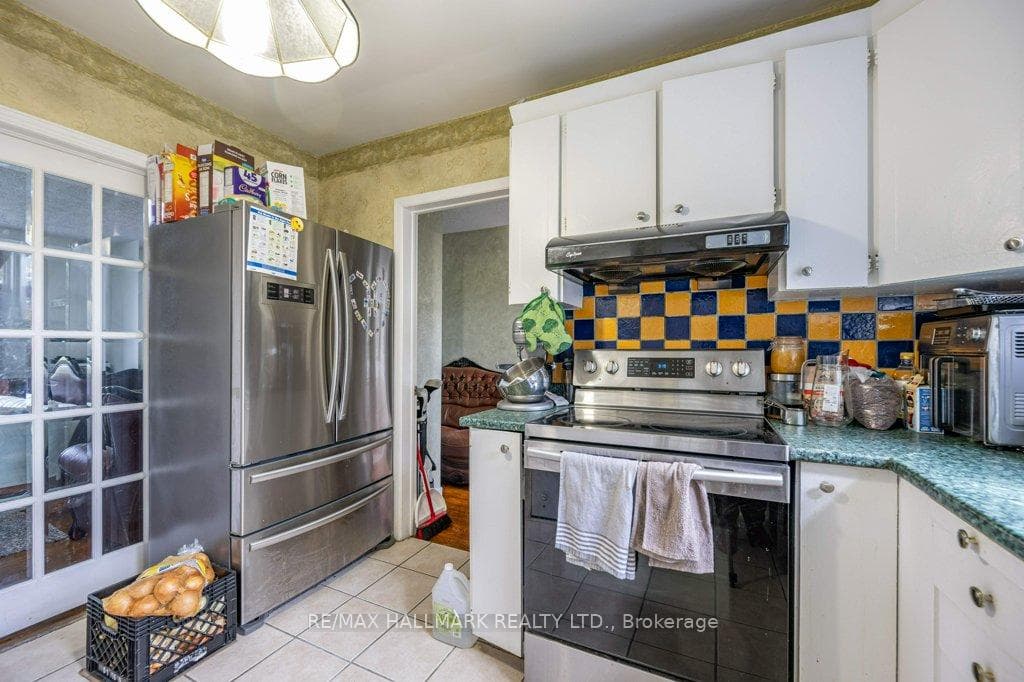 690&692 Birchmount Road photo 6
