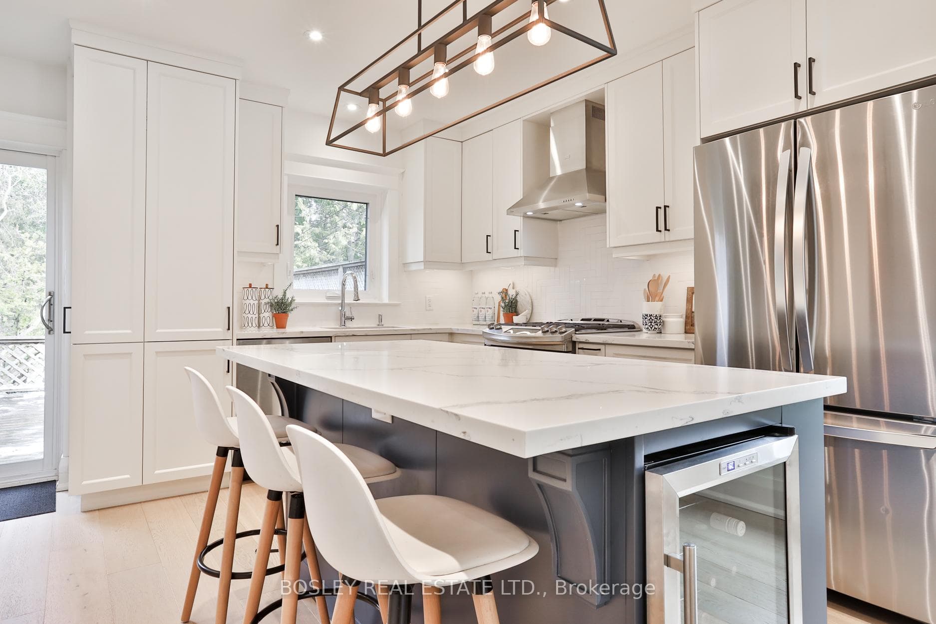 588 Merton Street photo 13