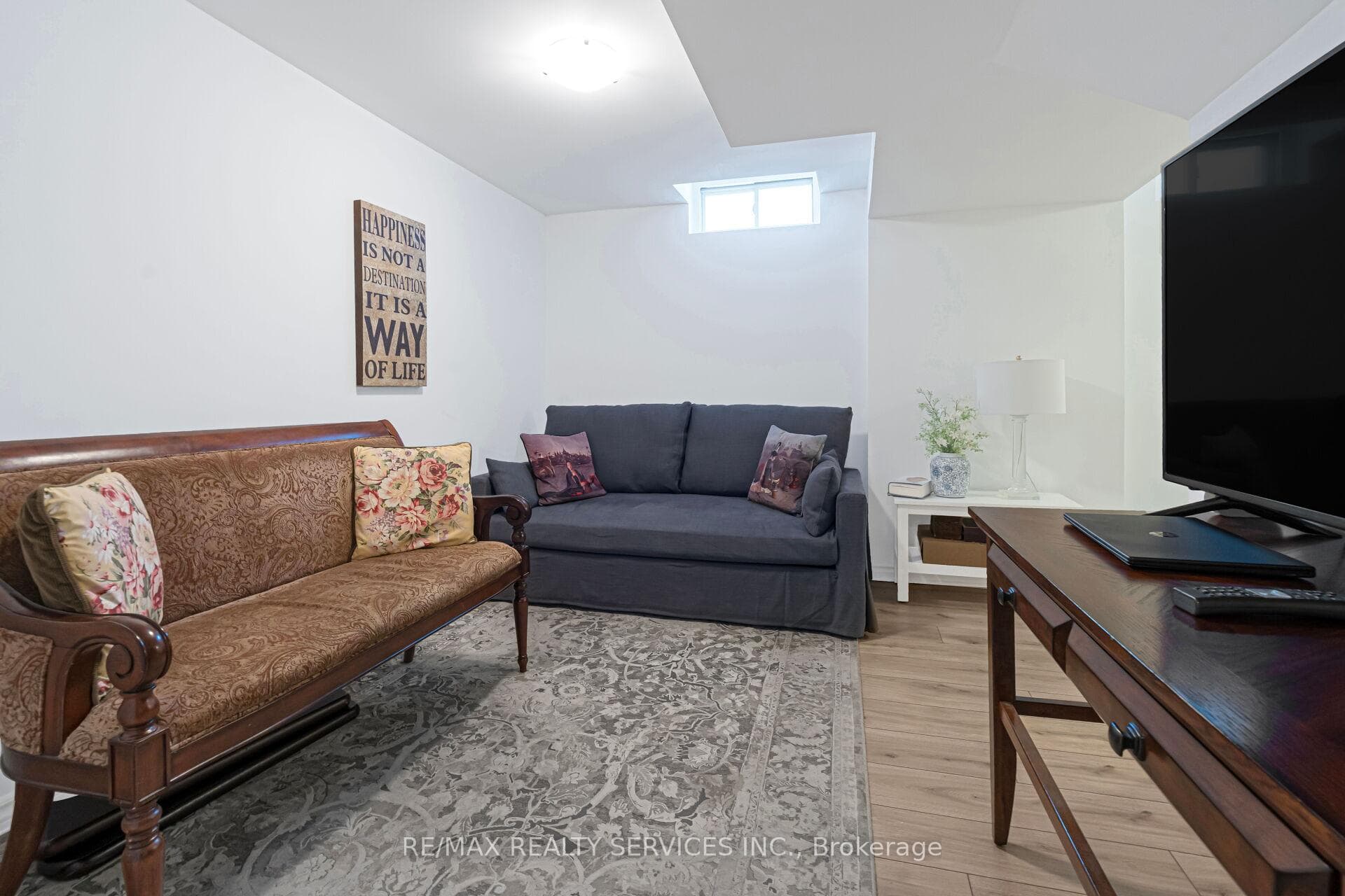 12 Thorpe Crescent photo 28