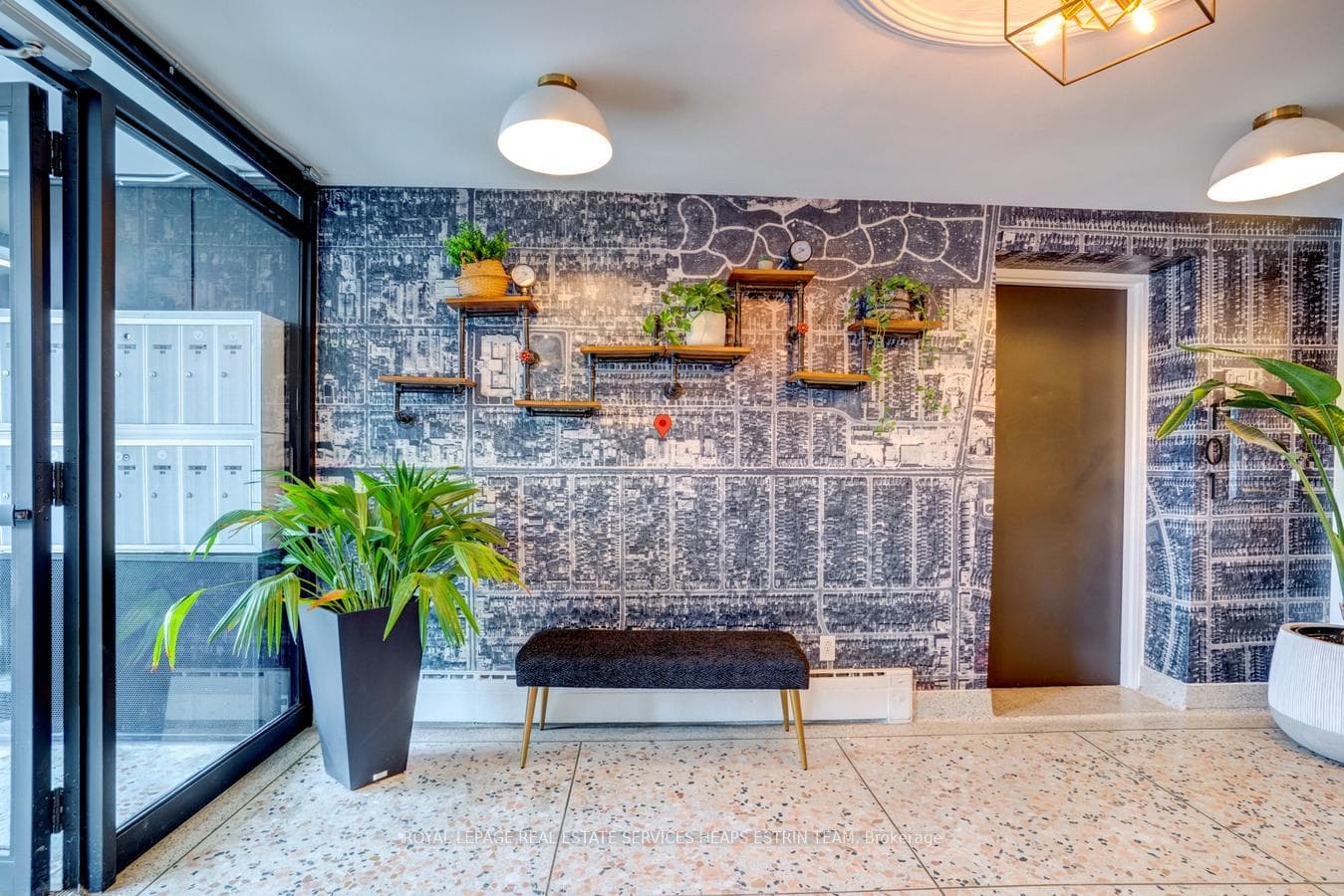 420 Eglinton Avenue Unit 301 photo 3
