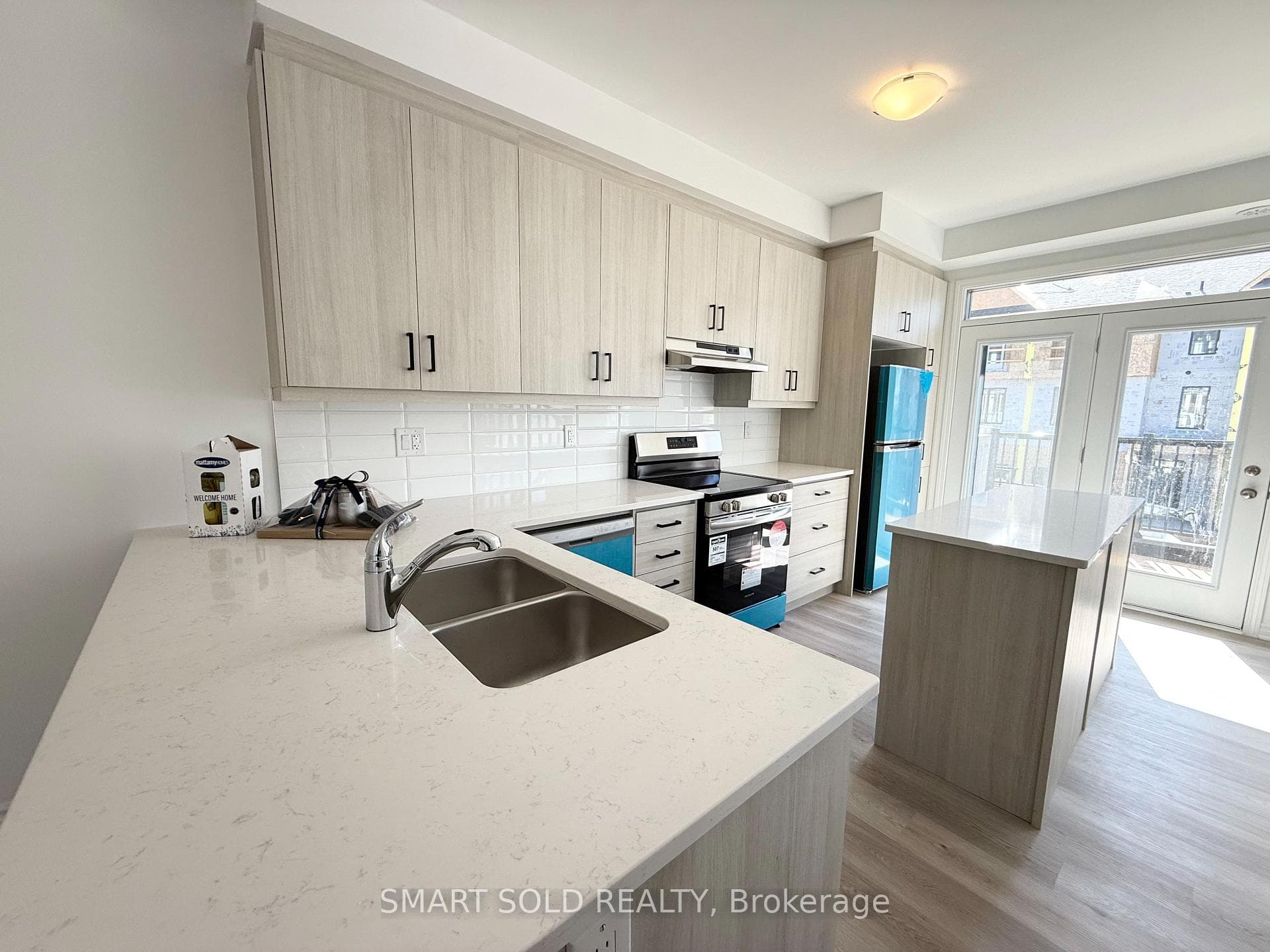 47 Pearen Lane photo 2