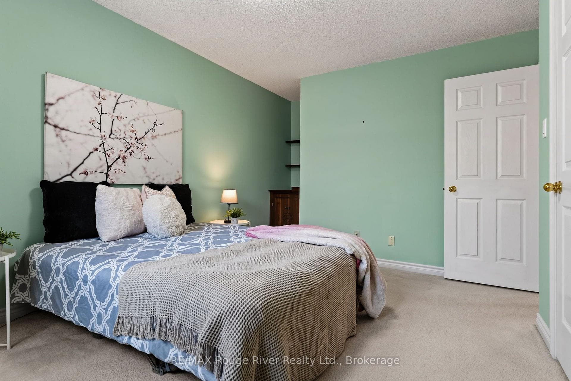 660 Ewing Street photo 22