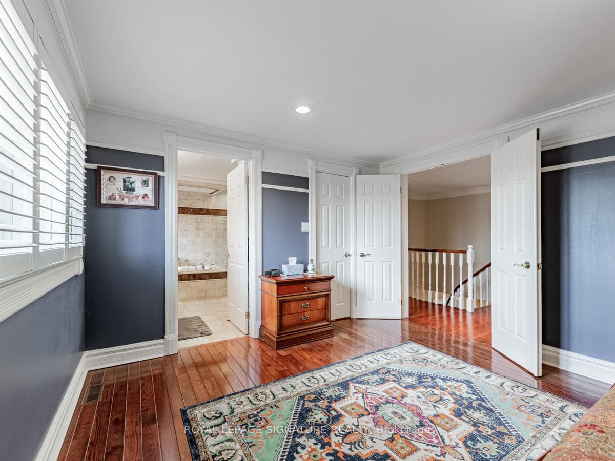 575 Sheppard Avenue photo 15