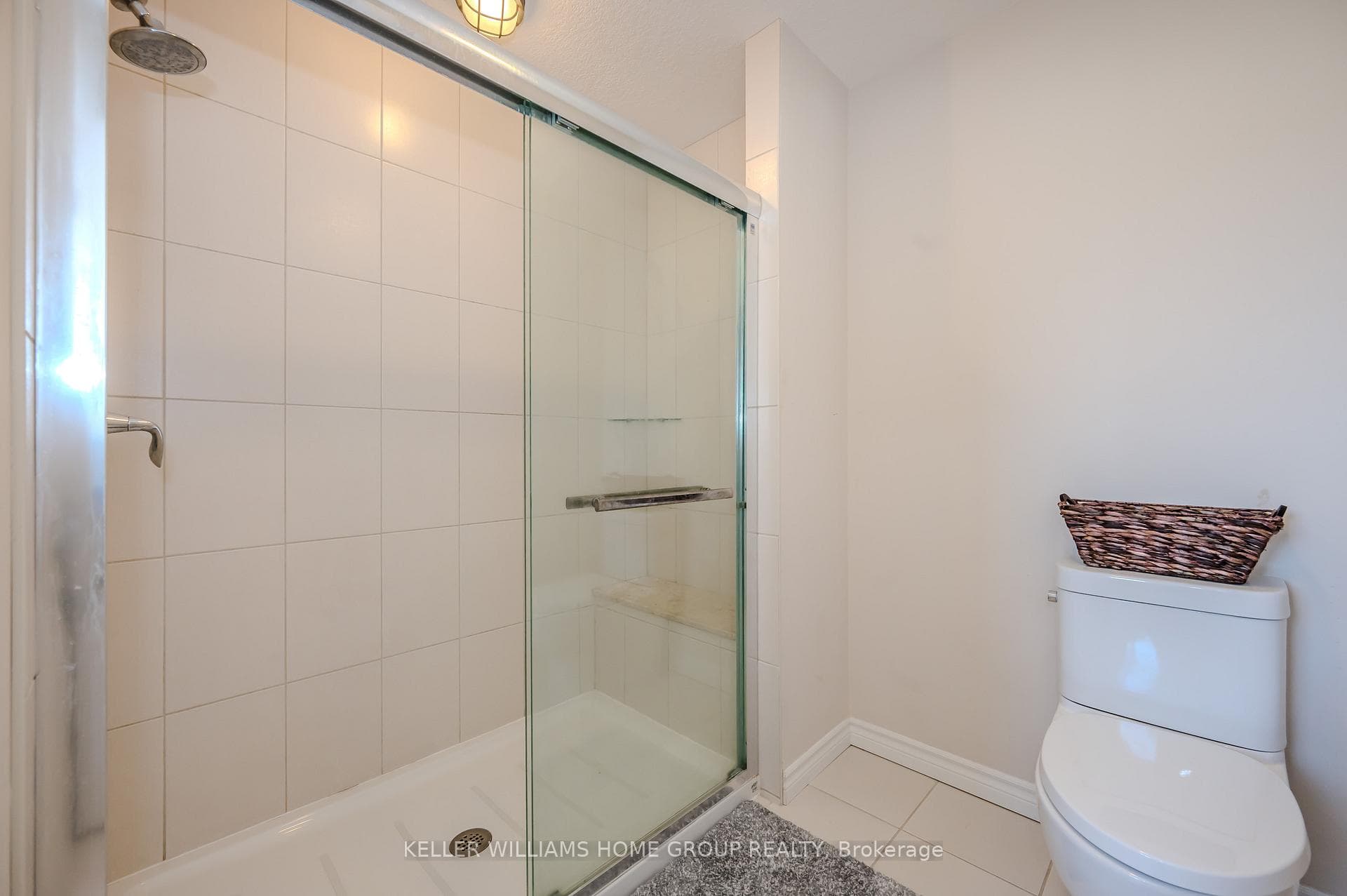 207 Couling Crescent photo 25