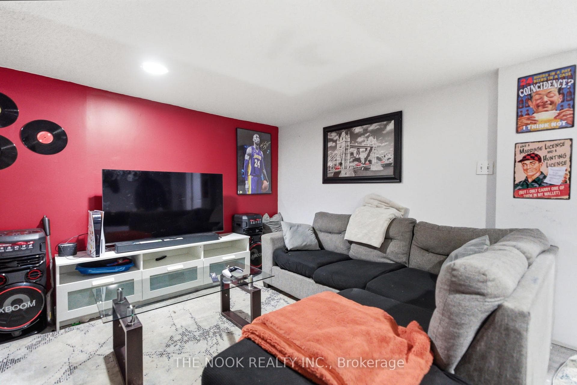 119 Brownstone Crescent photo 32