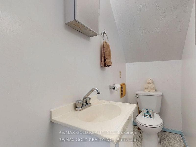 4 Gainsborough Road photo 10