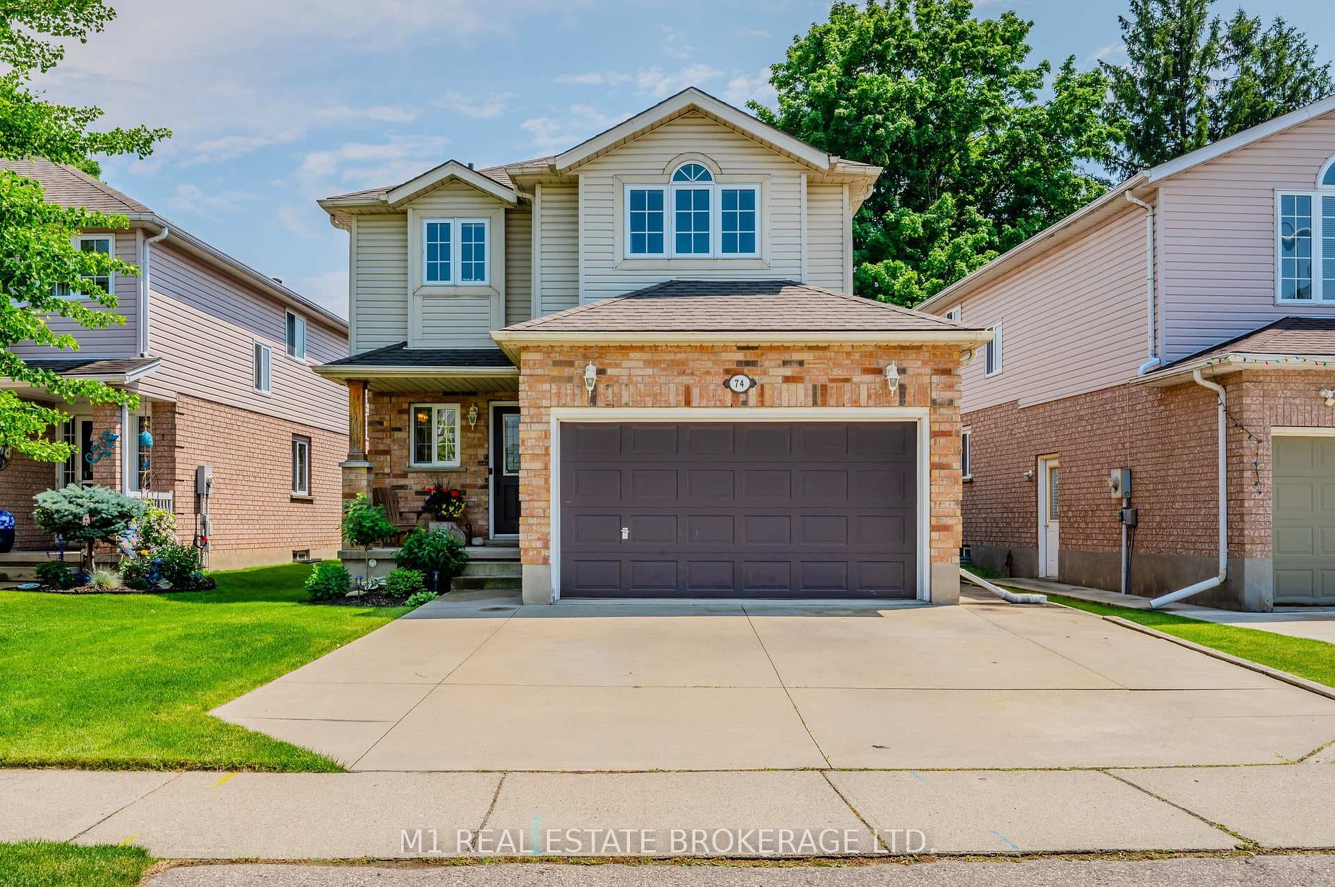 74 Queen Charlotte Crescent photo 2